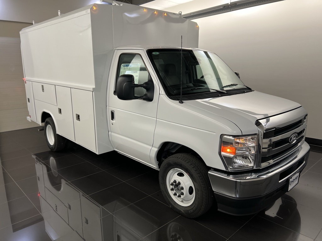 New 2026 Ford E-350 Cutaway - photo 31