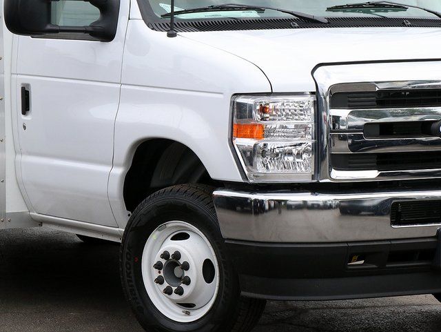 New 1996 Ford E-450 Cutaway - photo 4