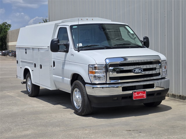 New 2026 Ford E-350 - photo 2