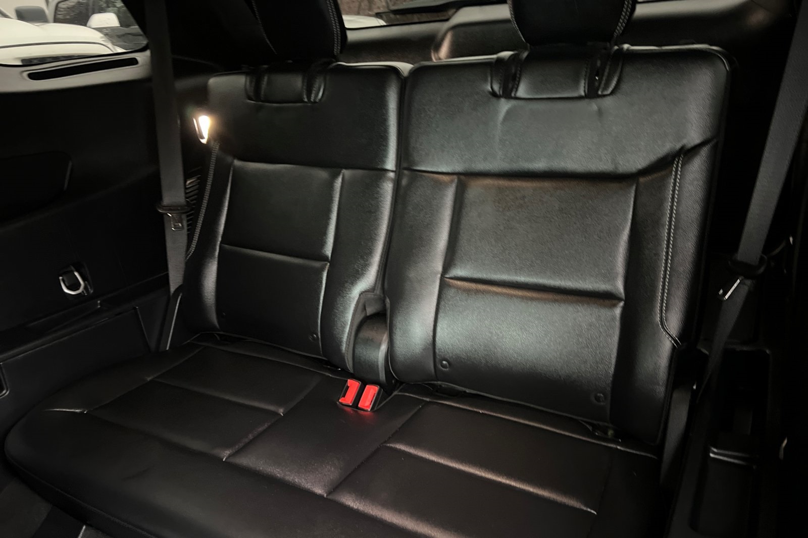 Used 2024 Ford Explorer - photo 2