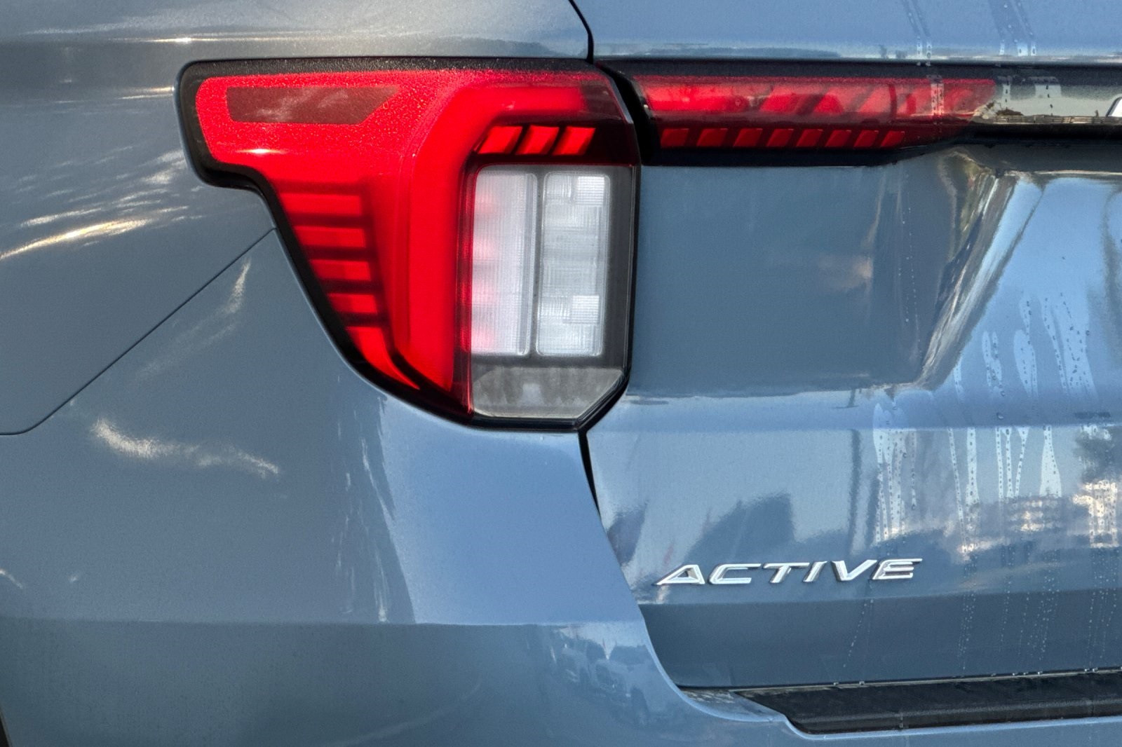 Used 2025 Ford Explorer ACTIV - photo 4