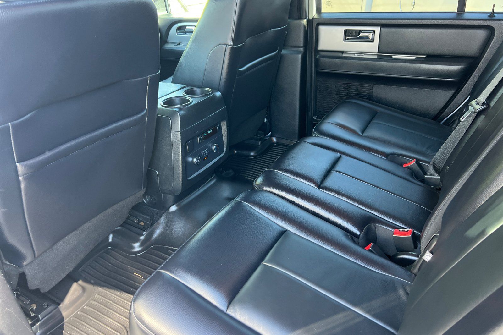 Used 2017 Ford Expedition - photo 1