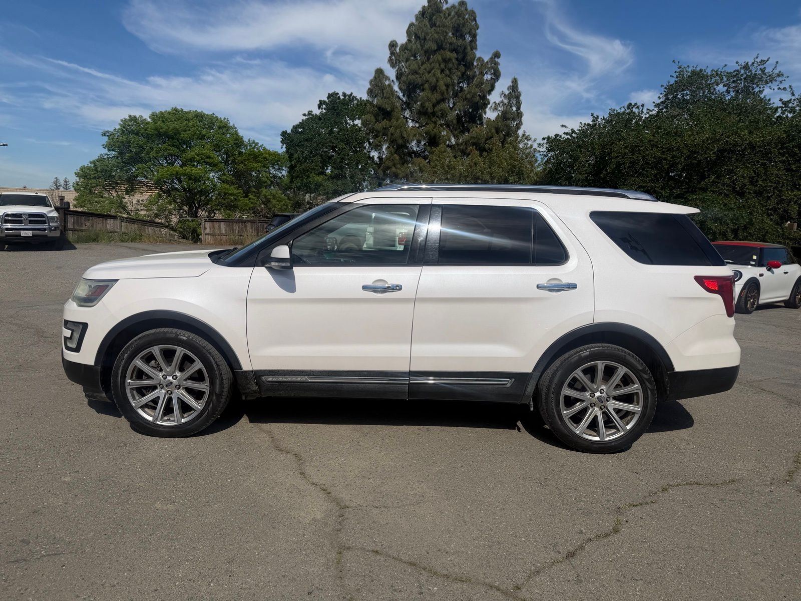 Used 2016 Ford Explorer - photo 2