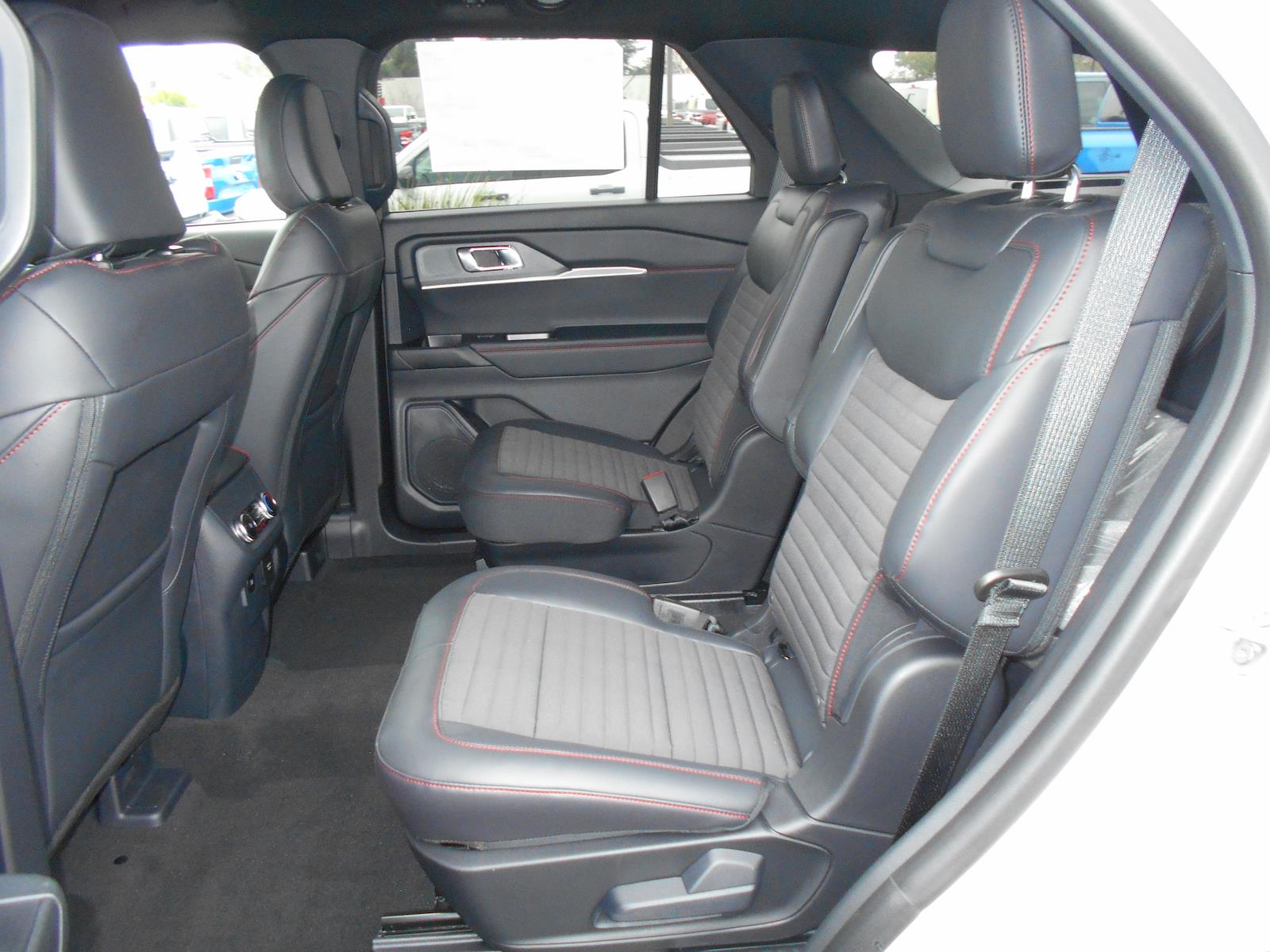 New 2026 Ford Explorer ST-Line - photo 4
