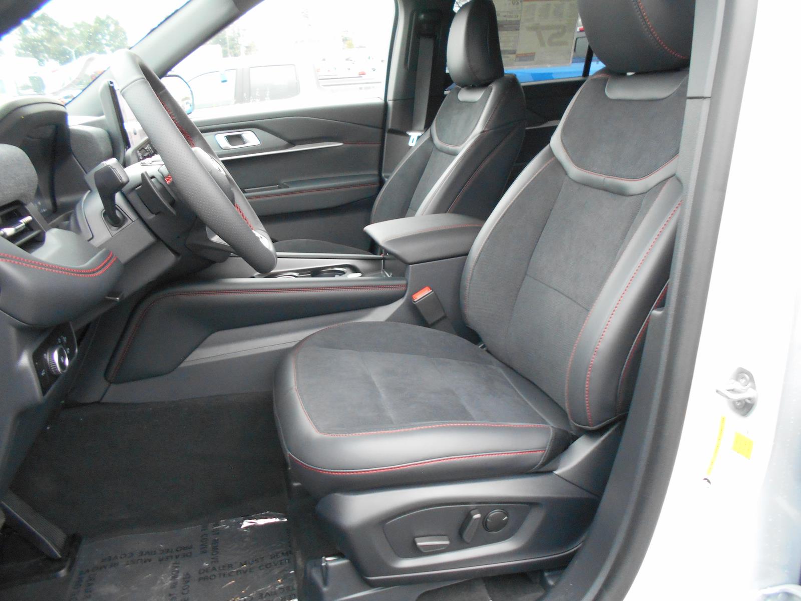 New 2026 Ford Explorer - photo 2