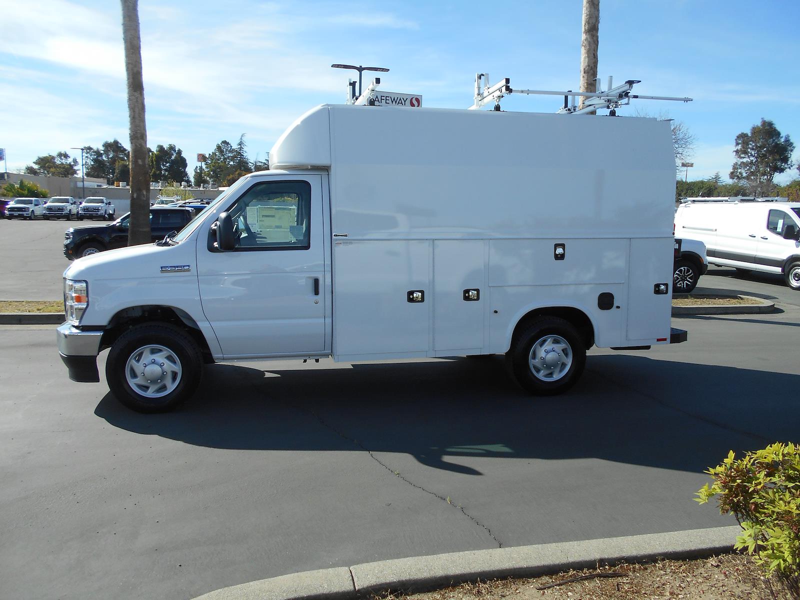 New 2026 Ford E-350 Cutaway - photo 14
