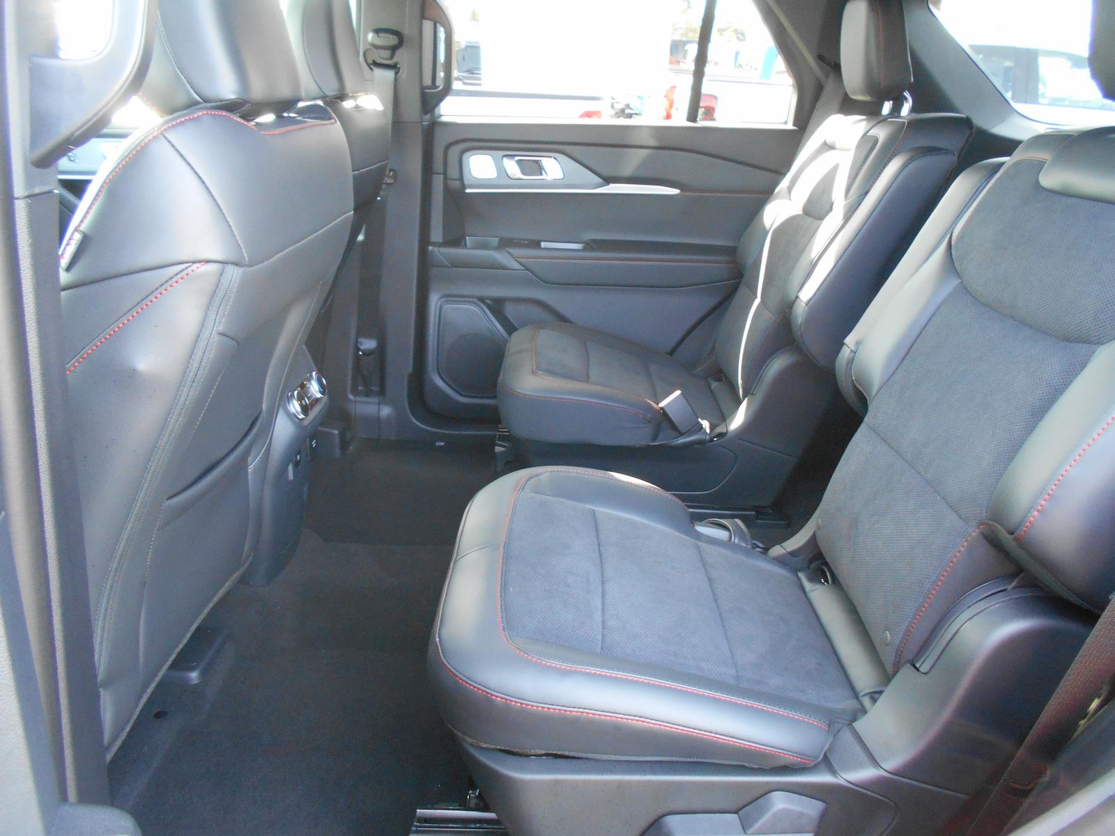 New 2026 Ford Explorer ST - photo 3