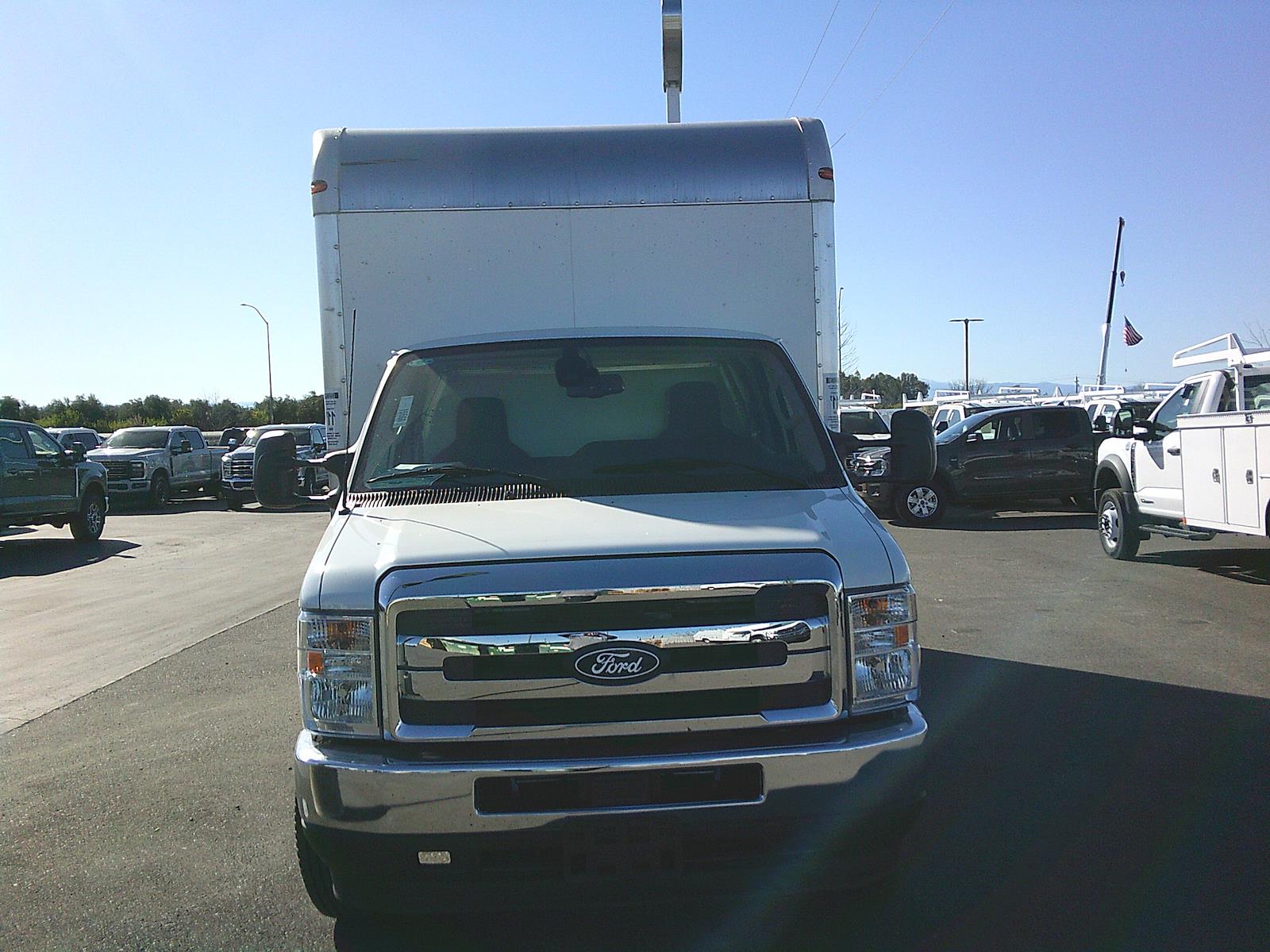 New 1996 Ford E-450 - photo 2
