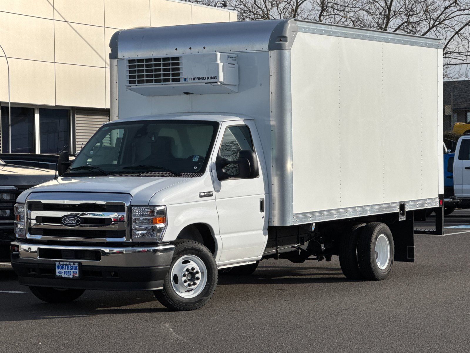 New 1996 Ford E-450 - photo 2