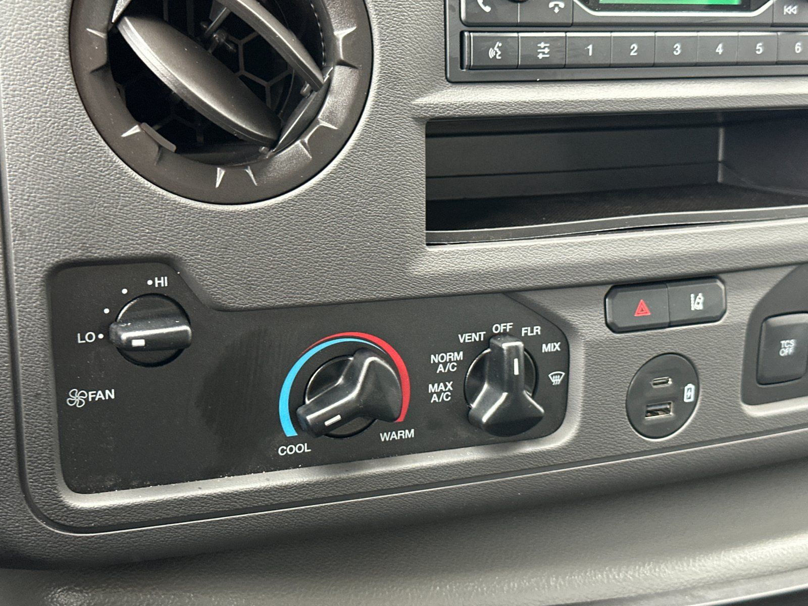New 1996 Ford E-450 - photo 1