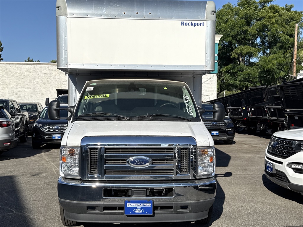 New 2024 Ford E-450 - photo 2
