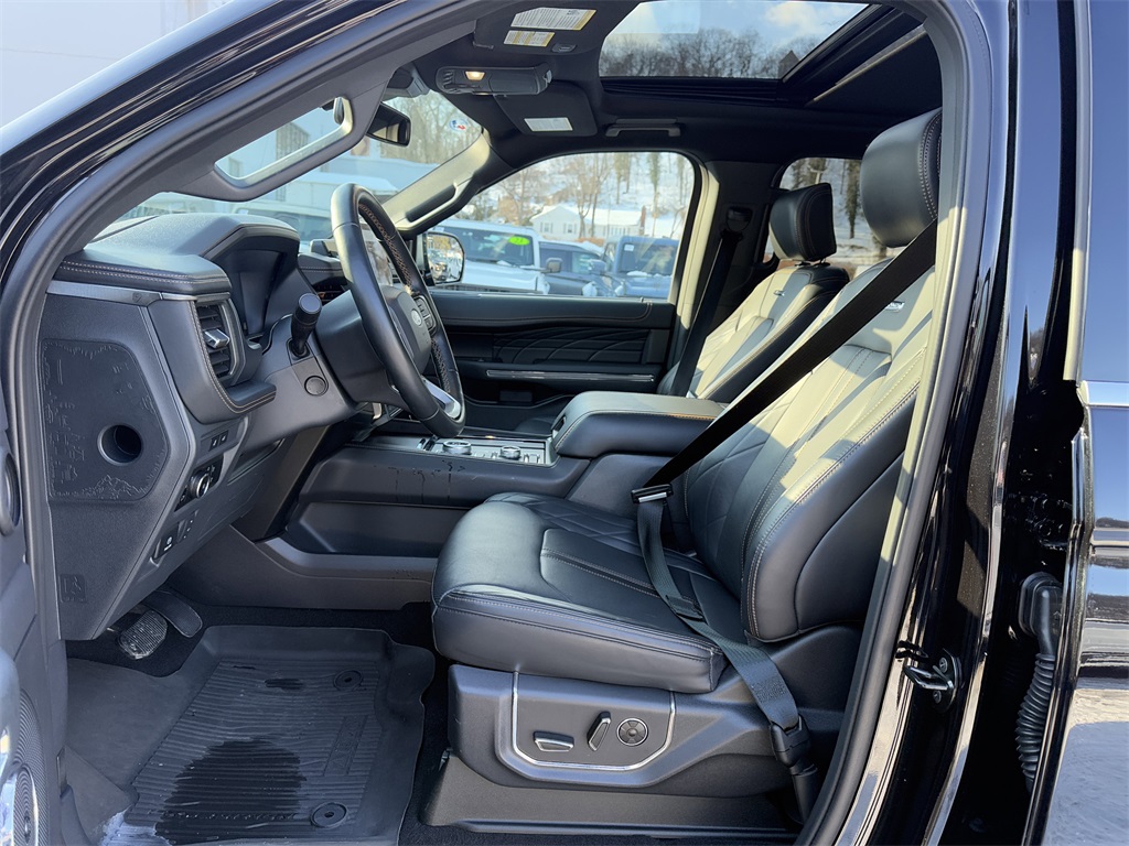 Used 2024 Ford Expedition Platinum - photo 17