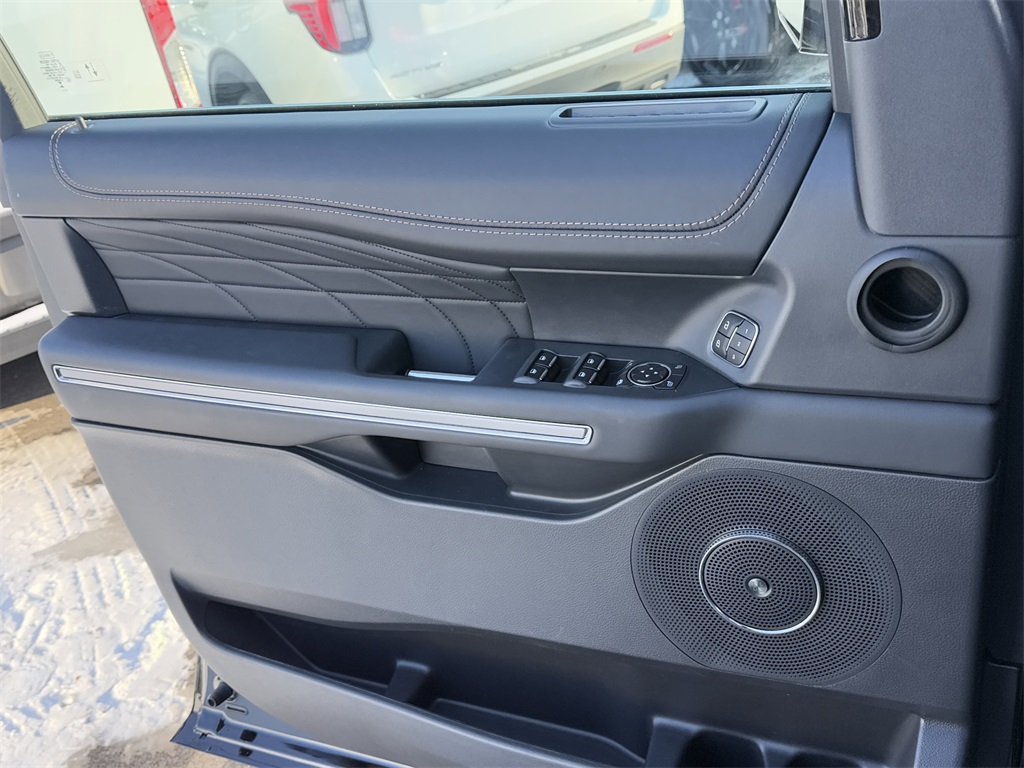 Used 2024 Ford Expedition Platinum - photo 25