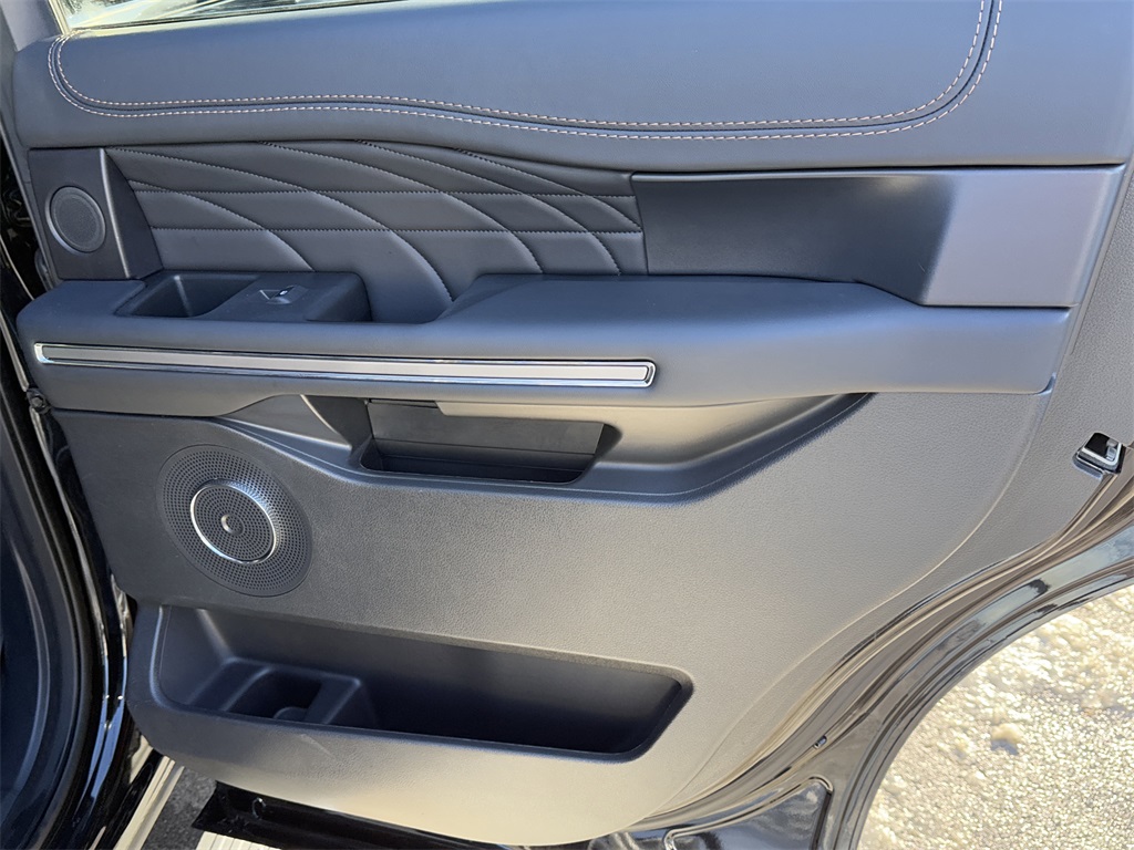 Used 2024 Ford Expedition Platinum - photo 33