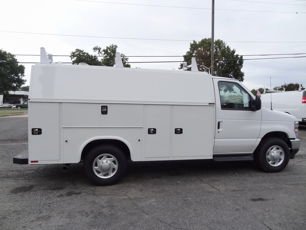New 2026 Ford E-350 Cutaway - photo 3