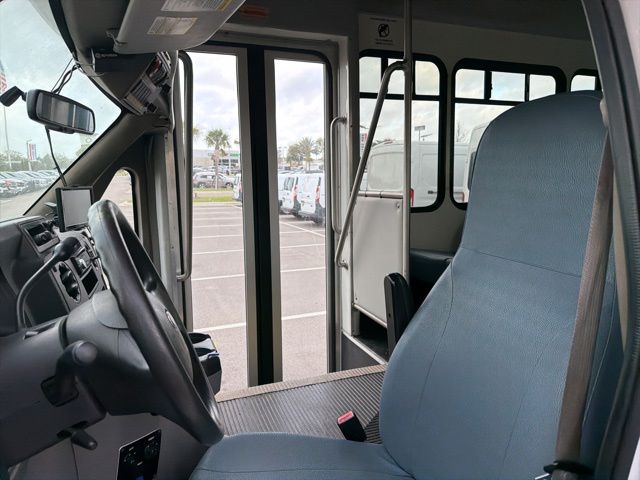 Used 2013 Ford E-350 Cutaway - photo 11