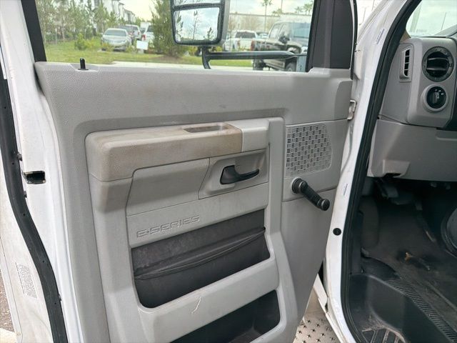 Used 2013 Ford E-350 Cutaway - photo 12