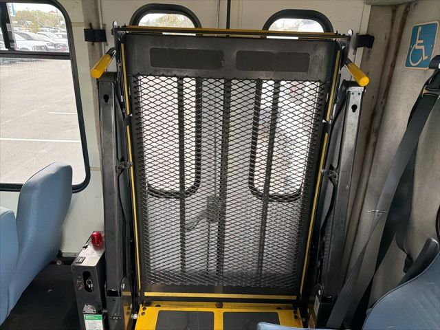 Used 2013 Ford E-350 Cutaway - photo 17