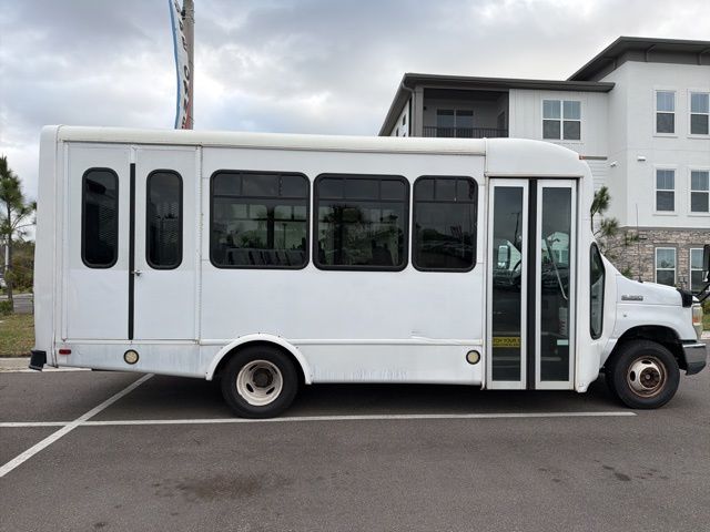 Used 2013 Ford E-350 Cutaway - photo 8