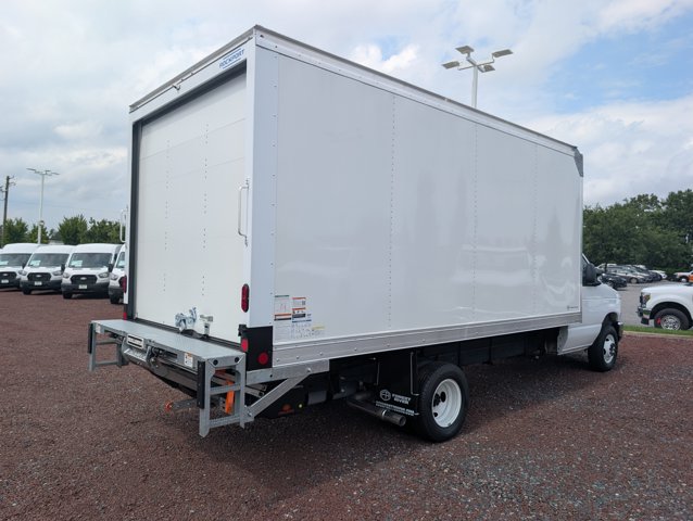 New 2027 Ford E-450 - photo 2