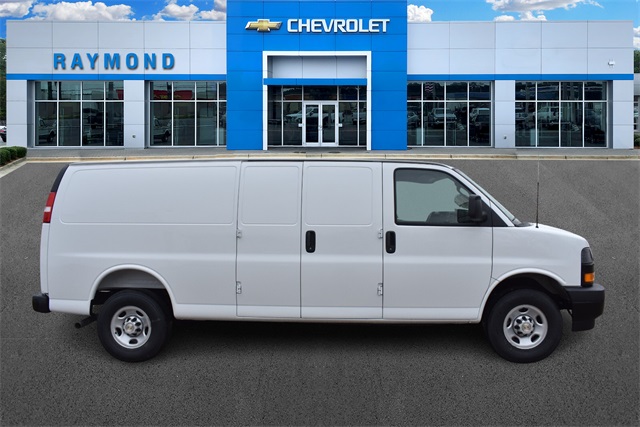 New 2025 Chevrolet Express 2500 Empty Cargo Van - photo 3