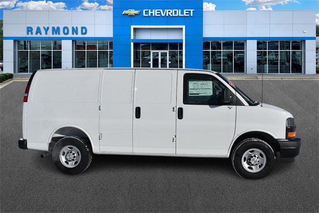 New 2025 Chevrolet Express 2500 Empty Cargo Van - photo 3