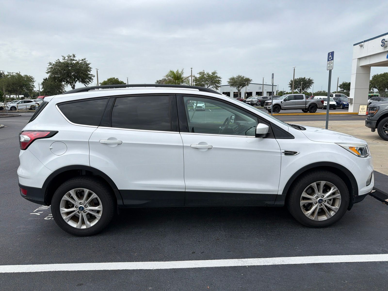 Used 2018 Ford Escape - photo 2