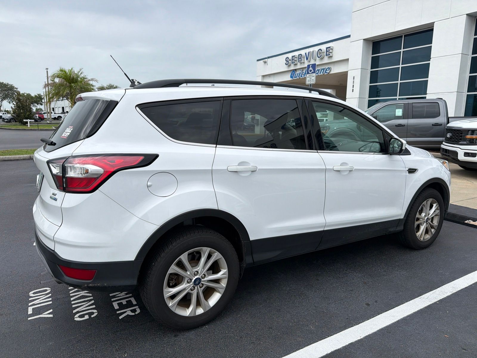 Used 2018 Ford Escape SE - photo 3