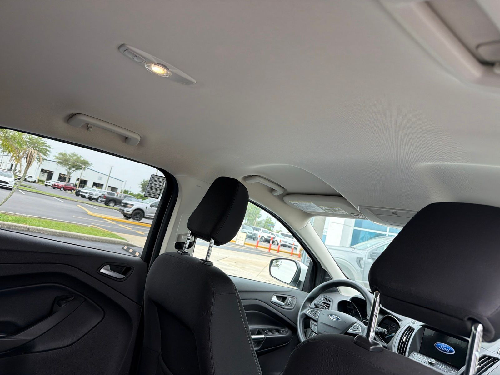Used 2018 Ford Escape SE - photo 9