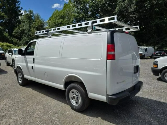 New 2025 GMC Savana 2500 Empty Cargo Van - photo 3