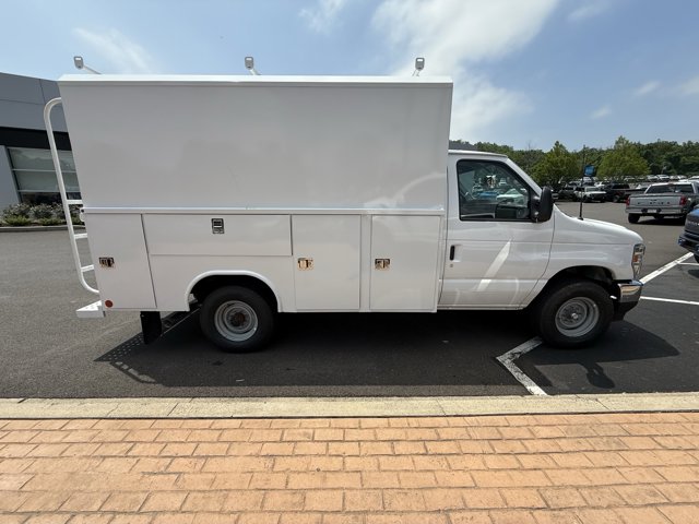 New 2026 Ford E-350 Cutaway - photo 4