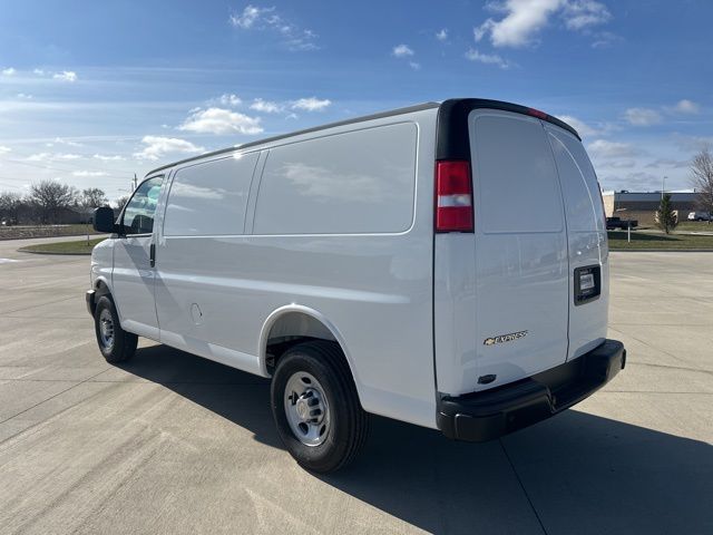 New 2026 Chevrolet Express 2500 Empty Cargo Van - photo 4
