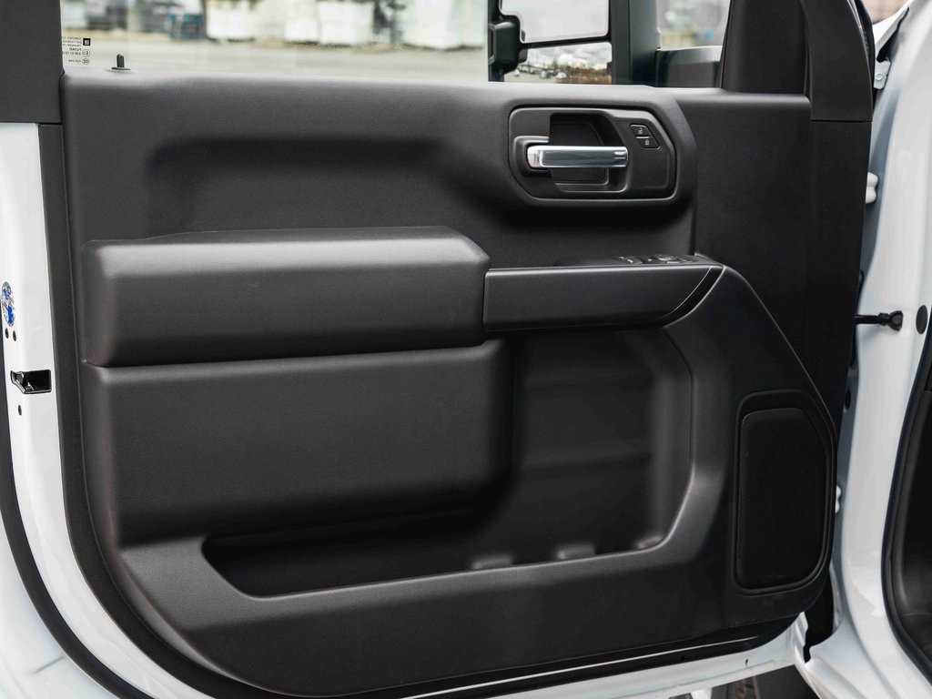 New 2026 Chevrolet Silverado 3500 Regular Cab Cab Chassis - photo 38