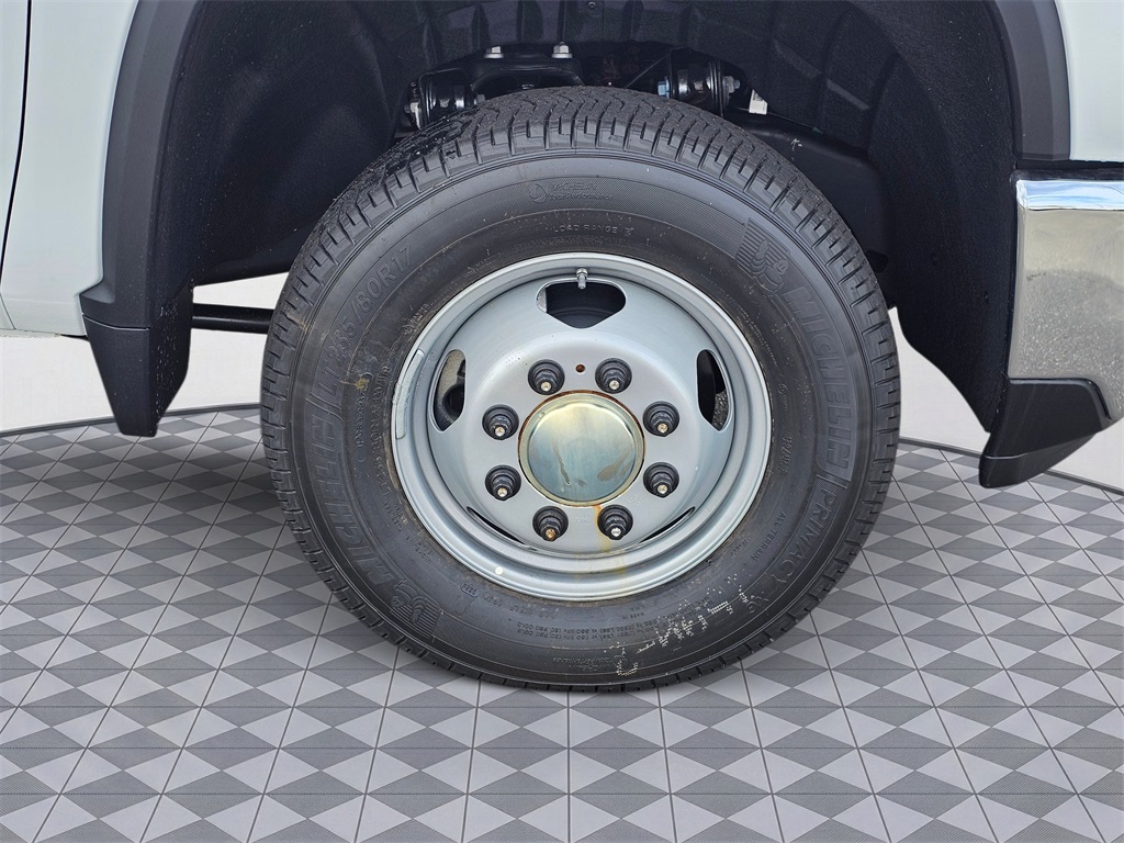 New 2026 Chevrolet Silverado 3500 Regular Cab Cab Chassis - photo 10