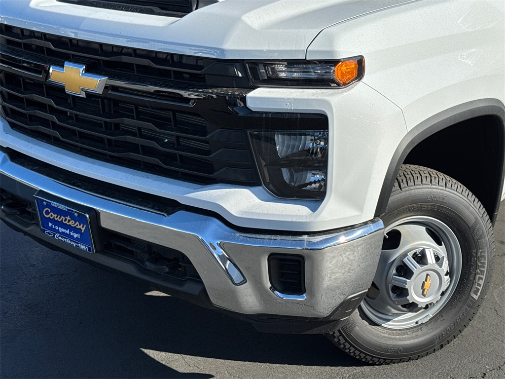 New 2026 Chevrolet Silverado 3500 - photo 2