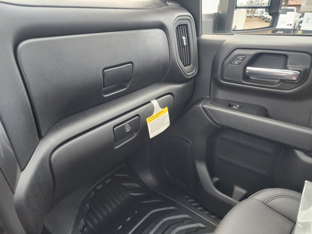New 2025 Chevrolet Silverado 3500 Regular Cab Cab Chassis - photo 32