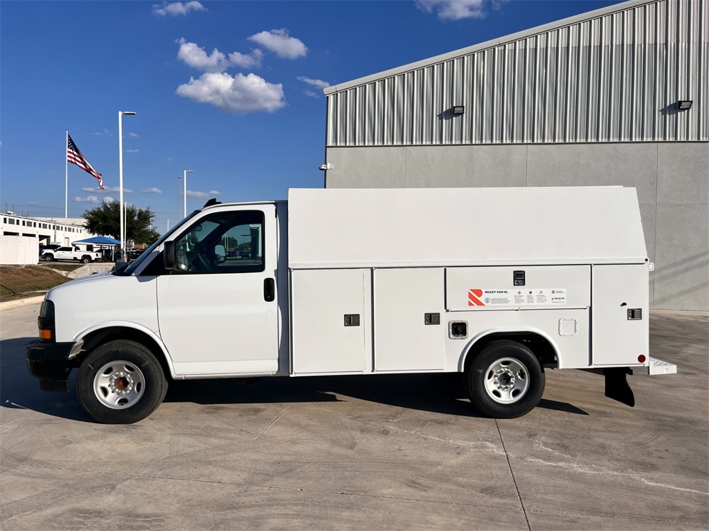 New 2025 Chevrolet Express 3500 Cutaway - photo 32