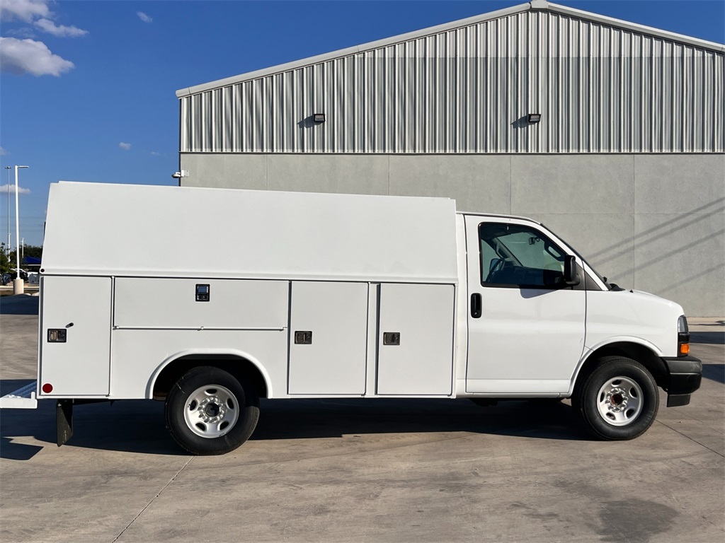 New 2025 Chevrolet Express 3500 Cutaway - photo 25