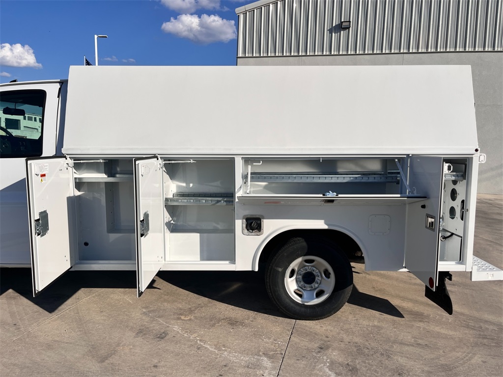 New 2025 Chevrolet Express 3500 Cutaway - photo 31