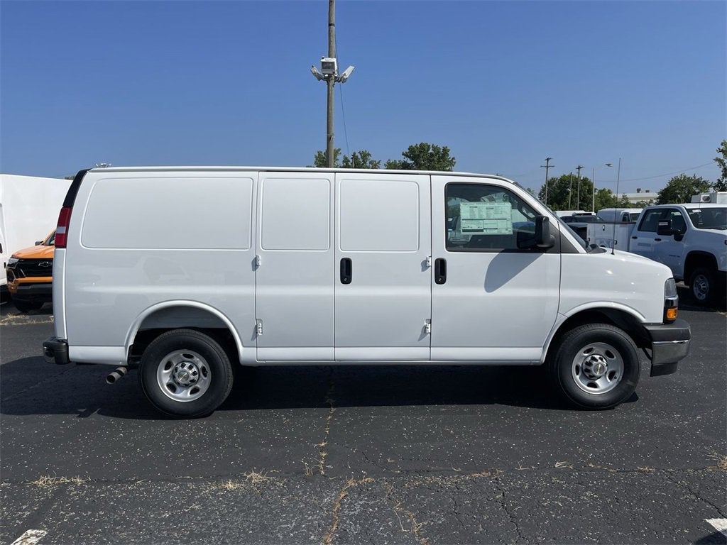 New 2025 Chevrolet Express 2500 Empty Cargo Van - photo 5