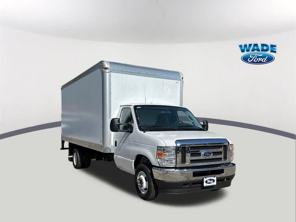 New 2025 Ford E-450 - photo 2