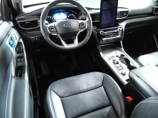 Used 2023 Ford Explorer Limited - photo 3