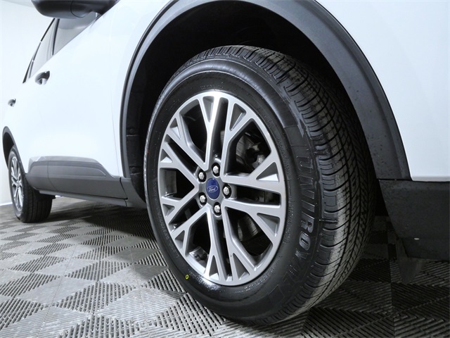 Used 2022 Ford Escape - photo 2