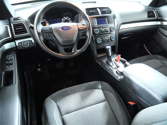 Used 2017 Ford Explorer XLT - photo 3