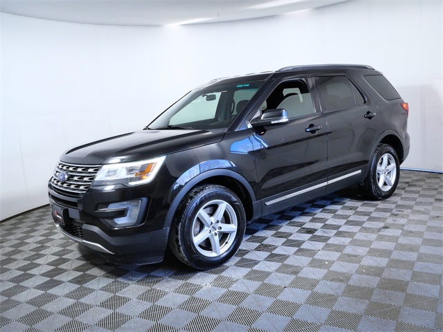 Used 2017 Ford Explorer XLT - photo 4
