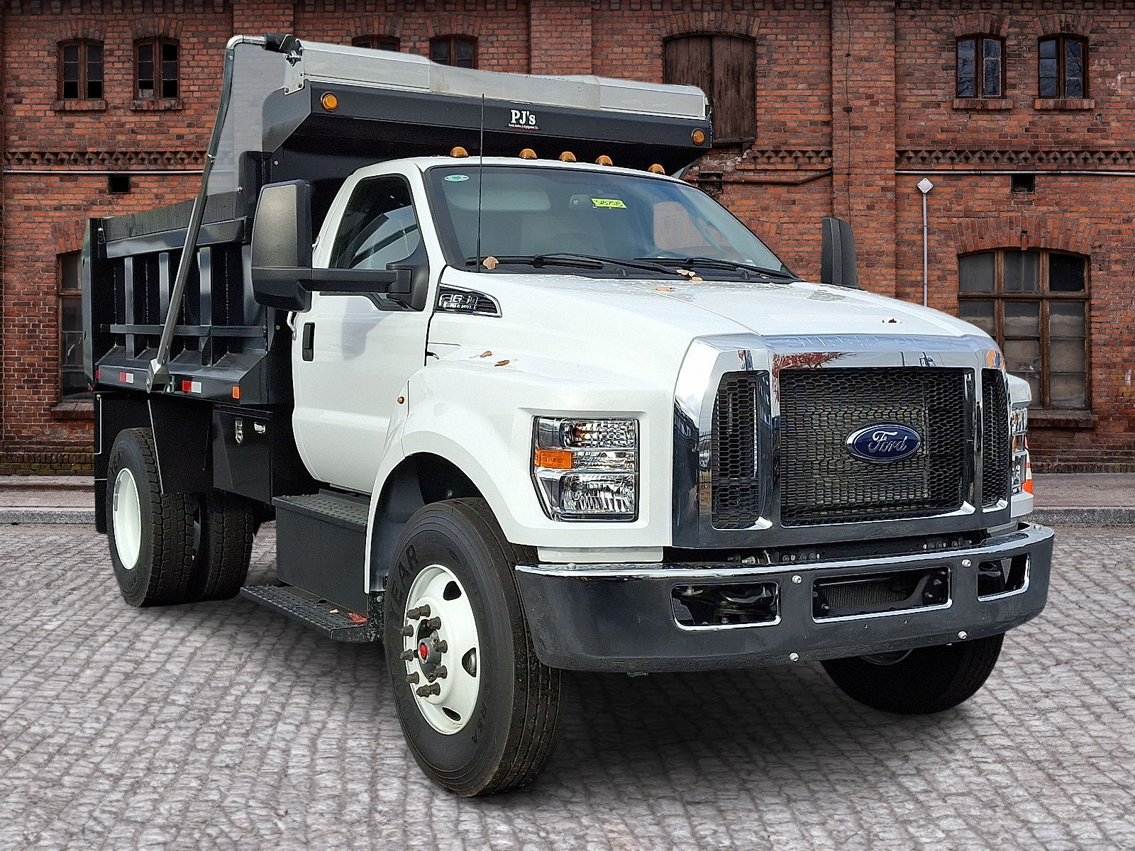 New 2025 Ford F-650 - photo 2