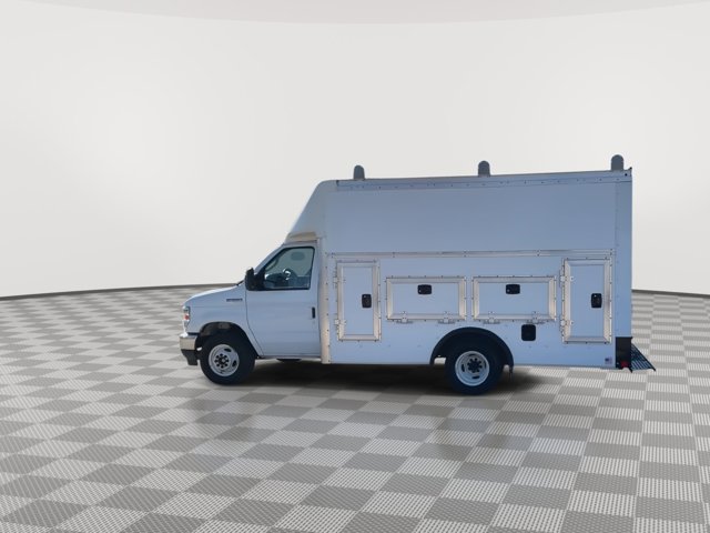 Used 2024 Ford E-350 Cutaway - photo 24