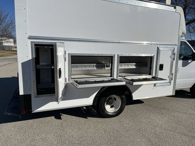 Used 2024 Ford E-350 Cutaway - photo 32