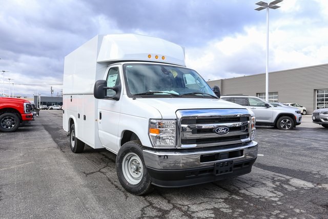 New 2026 Ford E-350 Cutaway - photo 3