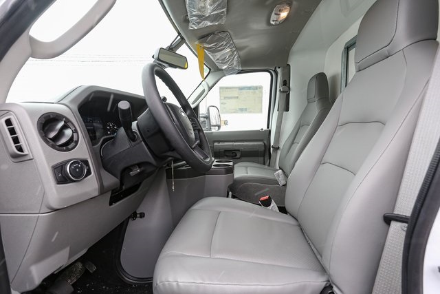 New 1996 Ford E-450 Cutaway - photo 28